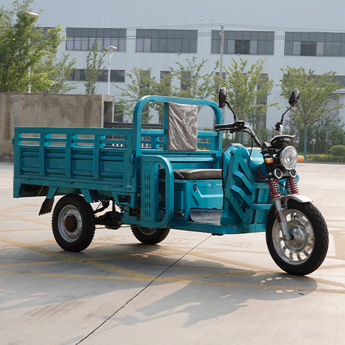 What types of braking systems are used in electric tricycles?